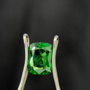 Natural Tsavorite Garnet 1.00 Carat – Faceted Green Gemstone.